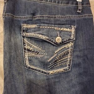 Plus size denium capri